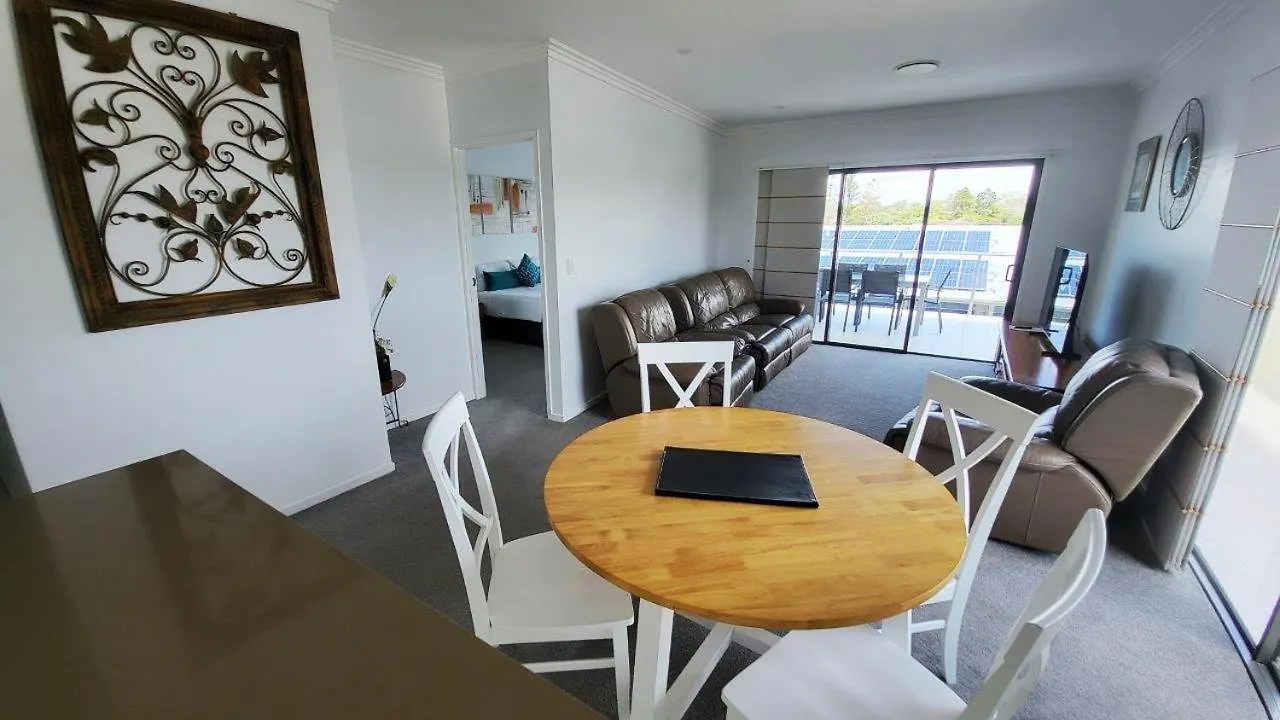 Eden By The Bay Aparthotel Hervey Bay 4*,