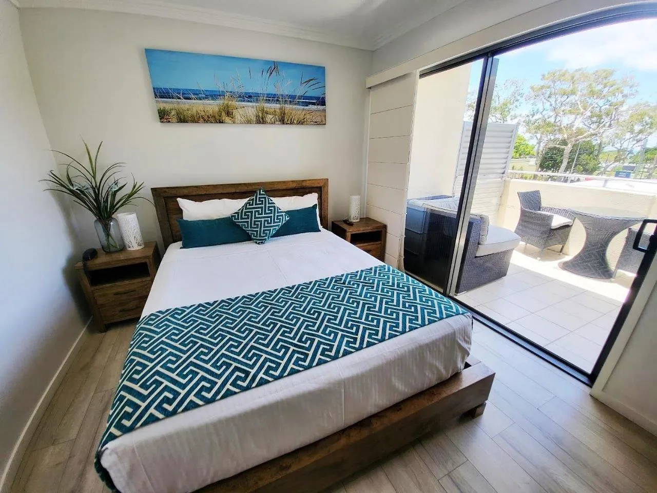 Eden By The Bay Aparthotel Hervey Bay 4*,