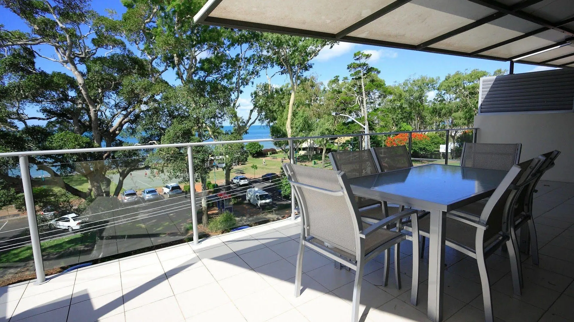 Eden By The Bay Aparthotel Hervey Bay 4*,